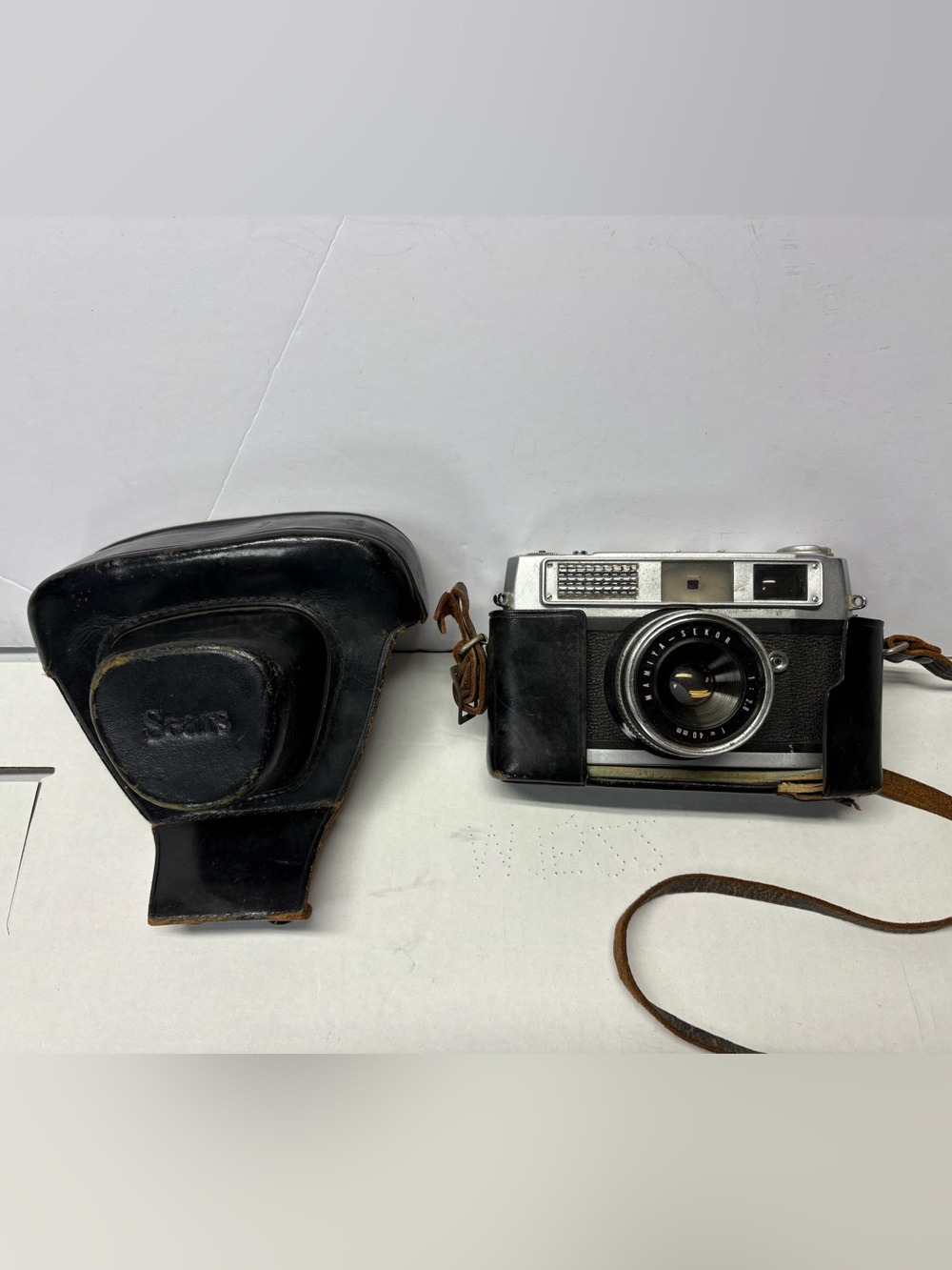 VINTAGE TOWER 10 B 35 MM. CAMERA Sears With Leather Case